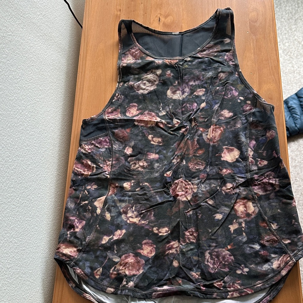 Lululemon tank top (4)